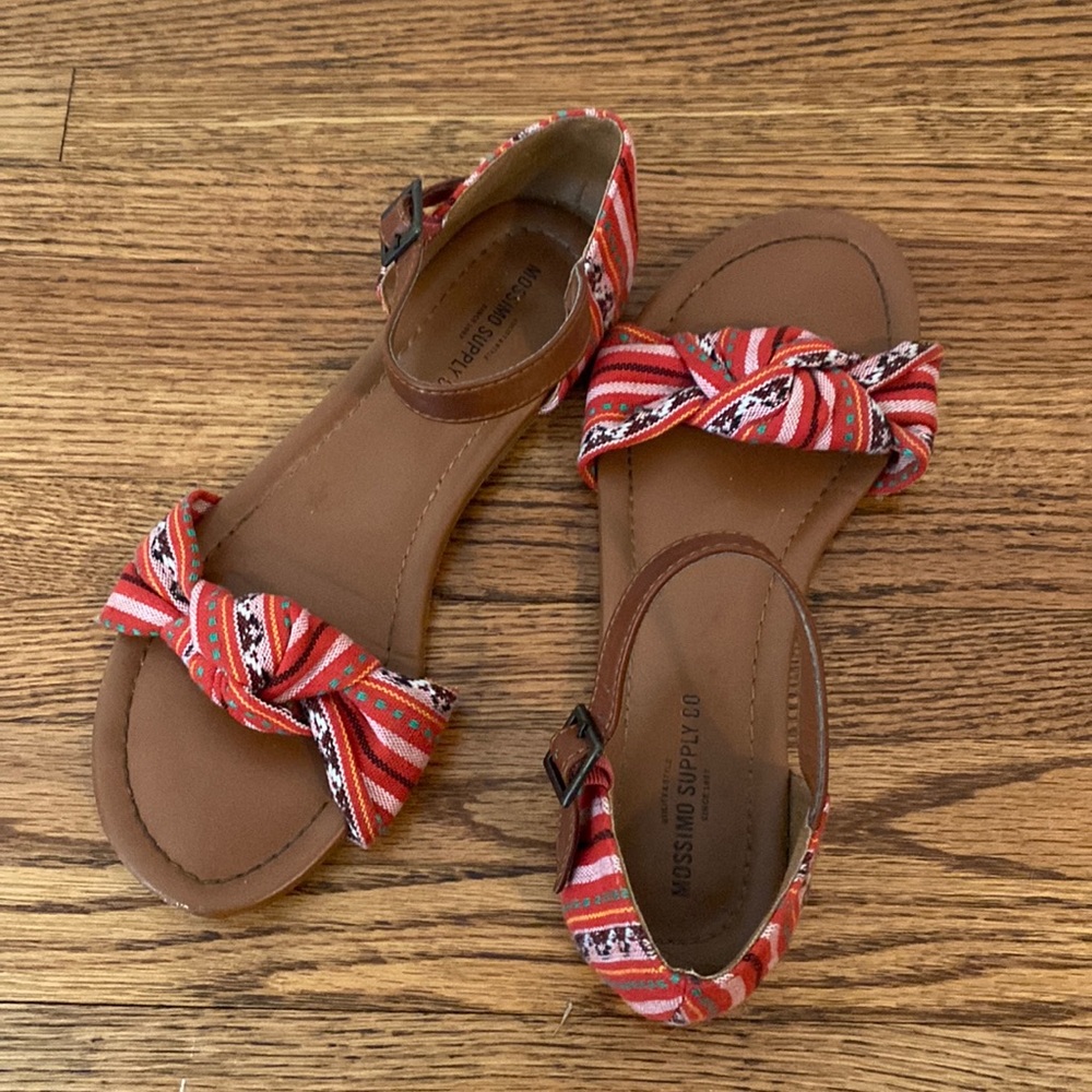 Mossimo size 6.5 tribal print sandals
